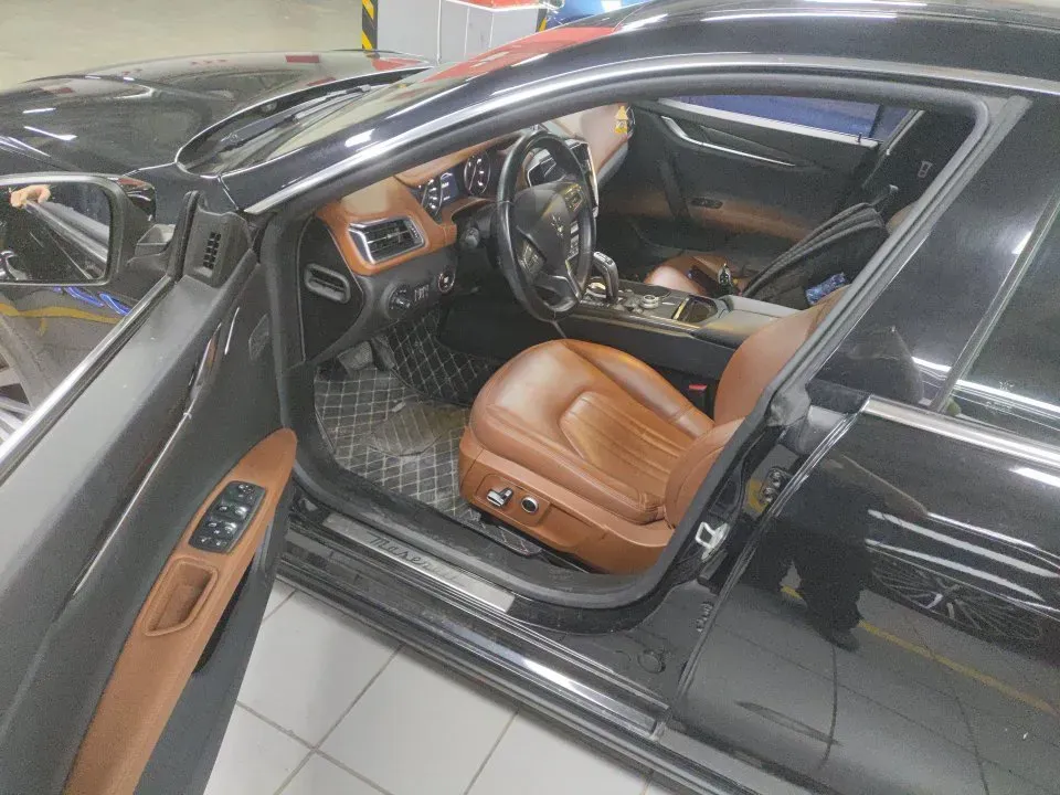 2021 Maserati Ghibli 2.0T 330HP L4 8AT,autocango,china used car exporter,china ev exporter,chinese used car exporter,chinese used ev exporter