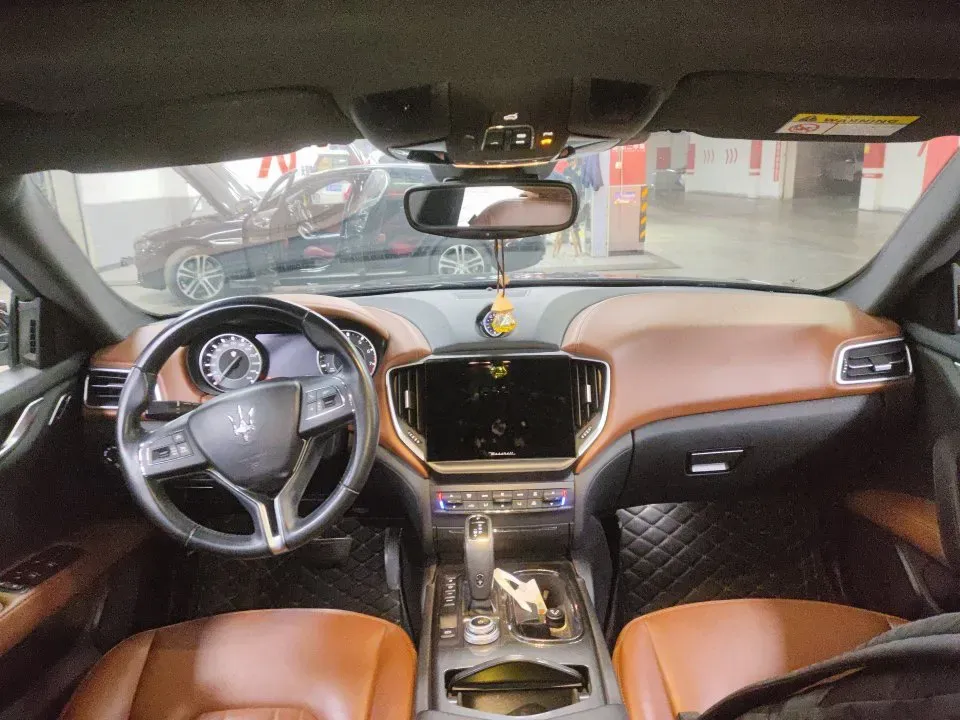 2021 Maserati Ghibli 2.0T 330HP L4 8AT,autocango,china used car exporter,china ev exporter,chinese used car exporter,chinese used ev exporter