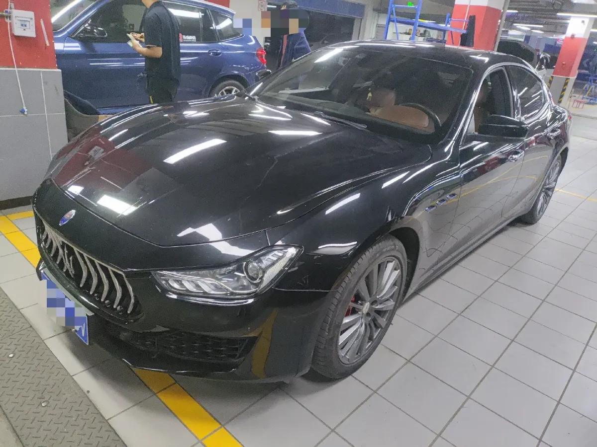2021 Maserati Ghibli 2.0T 330HP L4 8AT,autocango,china used car exporter,china ev exporter,chinese used car exporter,chinese used ev exporter