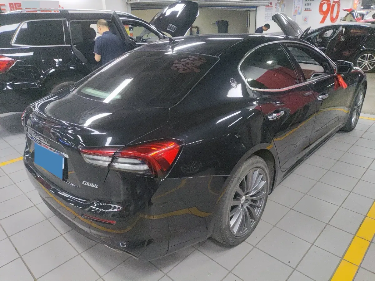 2021 Maserati Ghibli 2.0T 330HP L4 8AT,autocango,china used car exporter,china ev exporter,chinese used car exporter,chinese used ev exporter