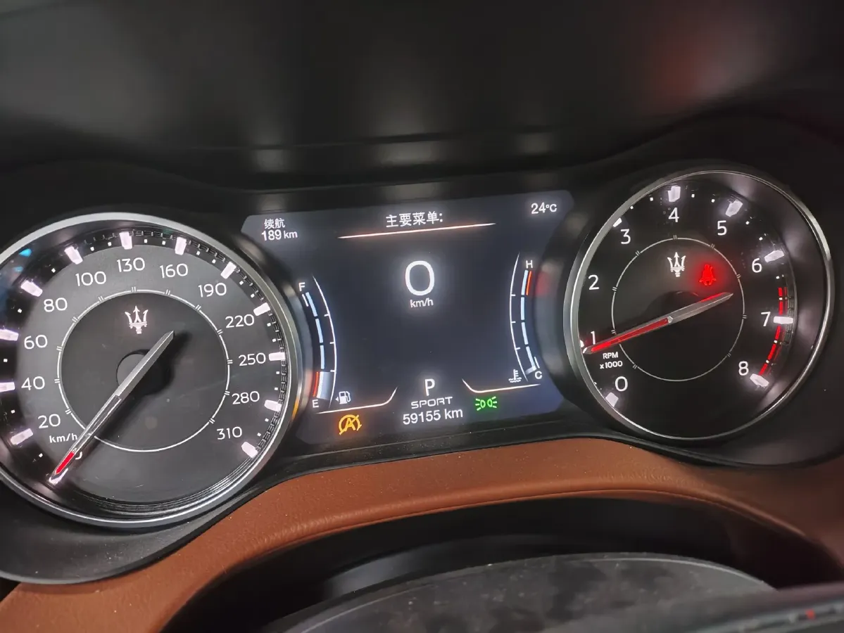 2021 Maserati Ghibli 2.0T 330HP L4 8AT,autocango,china used car exporter,china ev exporter,chinese used car exporter,chinese used ev exporter