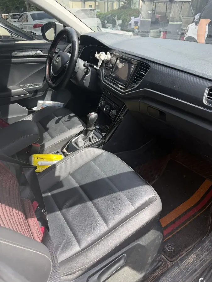 2021 Volkswagen T-Roc 1.4T 150HP L4 7DCT,autocango,china used car exporter,china ev exporter,chinese used car exporter,chinese used ev exporter