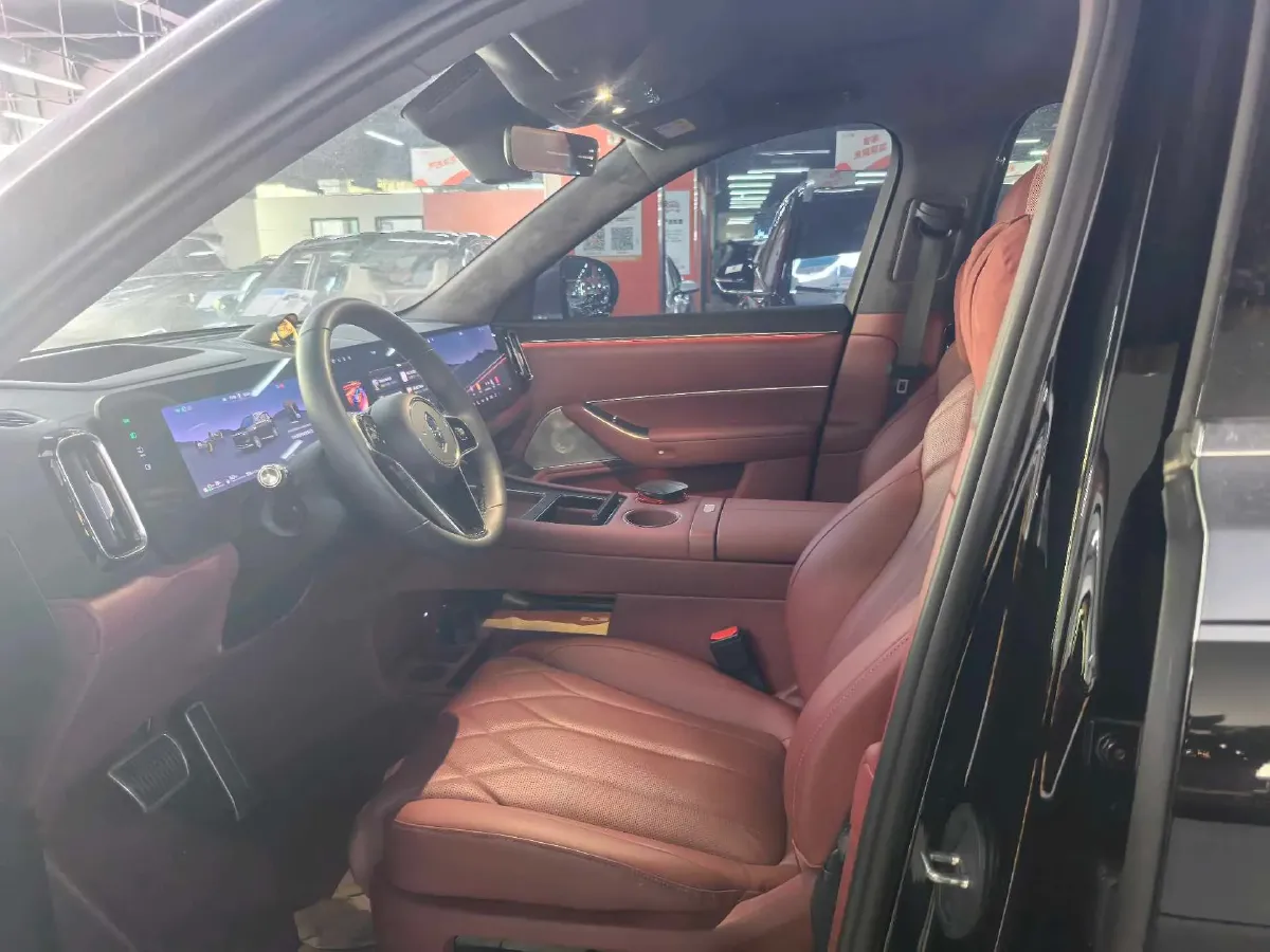 2025 AITO AITO M8 REEV 160HP REEV 53.4KWH,autocango,china used car exporter,china ev exporter,chinese used car exporter,chinese used ev exporter