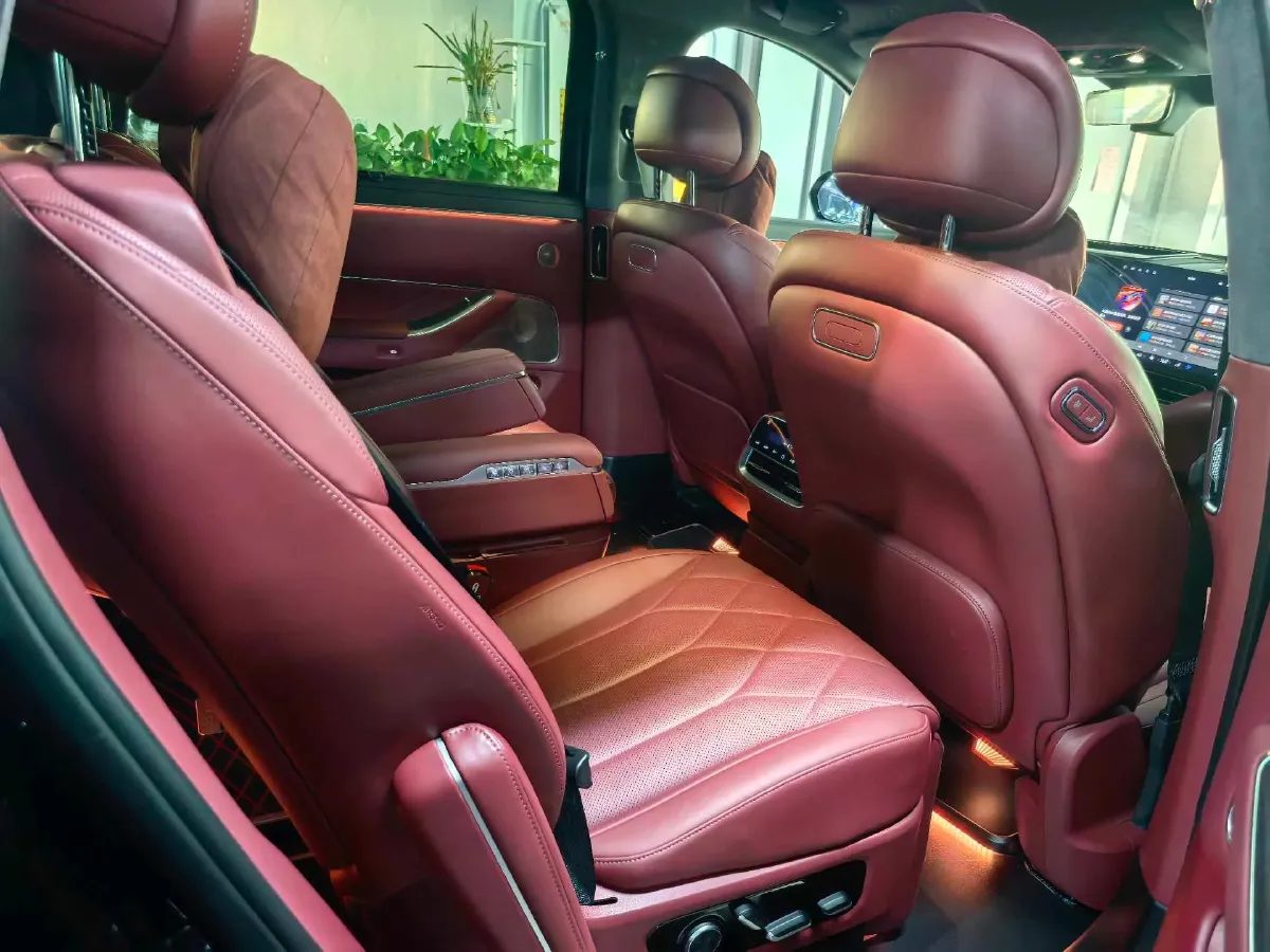 2025 AITO AITO M8 REEV 160HP REEV 53.4KWH,autocango,china used car exporter,china ev exporter,chinese used car exporter,chinese used ev exporter