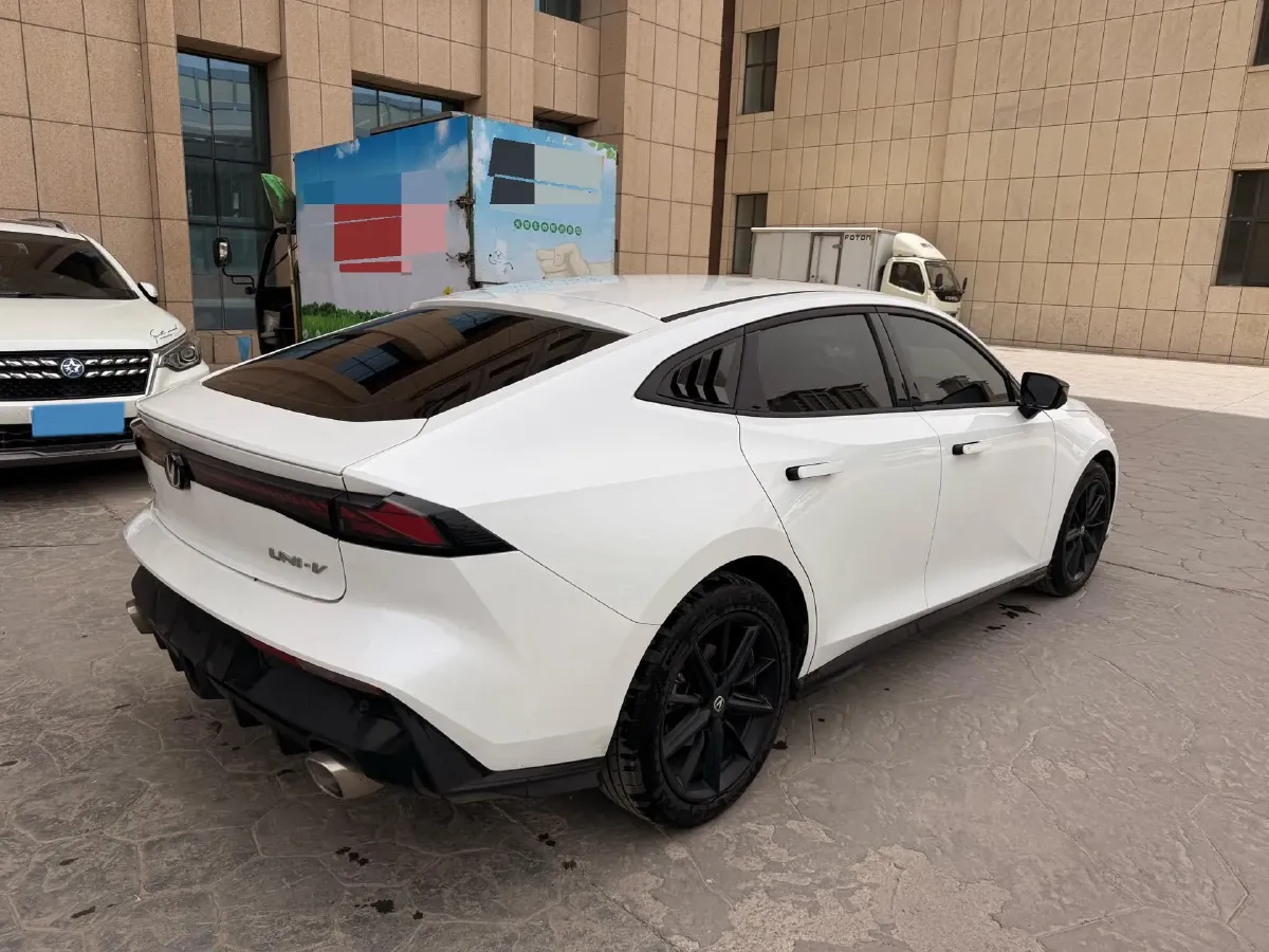 2023 ChangAn UNI-V 1.5T 188HP L4 7DCT,autocango,china used car exporter,china ev exporter,chinese used car exporter,chinese used ev exporter
