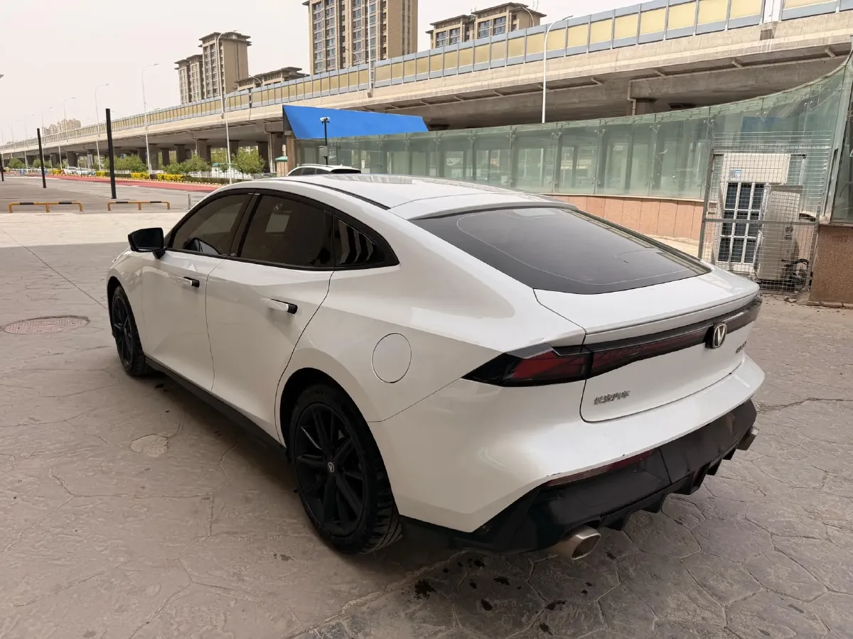 2023 ChangAn UNI-V 1.5T 188HP L4 7DCT,autocango,china used car exporter,china ev exporter,chinese used car exporter,chinese used ev exporter