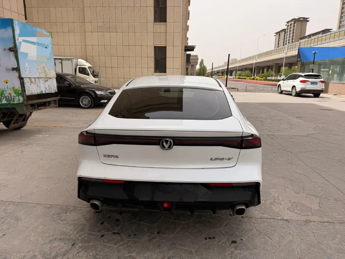 2023 ChangAn UNI-V 1.5T 188HP L4 7DCT,autocango,china used car exporter,china ev exporter,chinese used car exporter,chinese used ev exporter