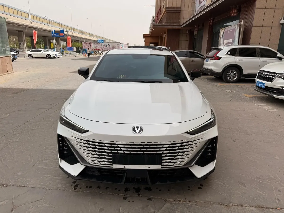 2023 ChangAn UNI-V 1.5T 188HP L4 7DCT,autocango,china used car exporter,china ev exporter,chinese used car exporter,chinese used ev exporter