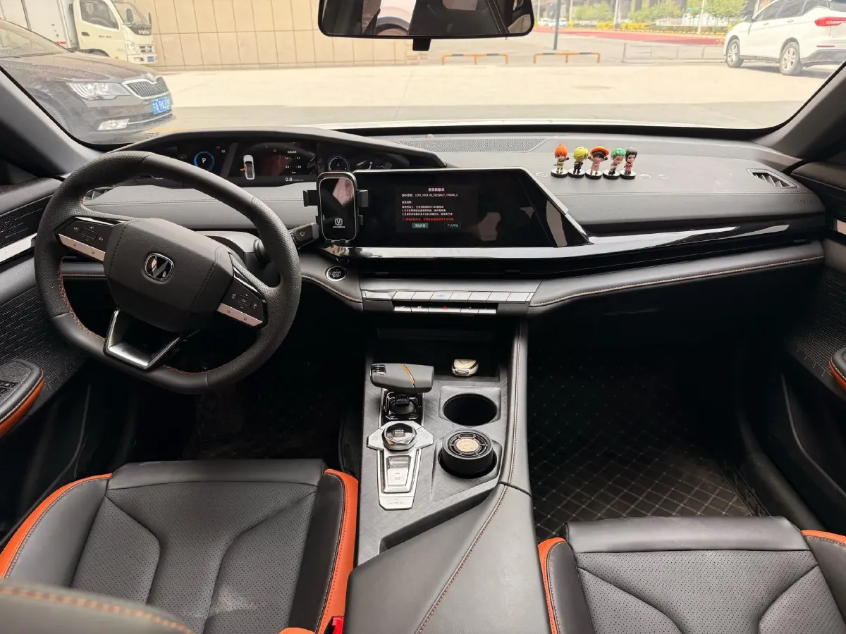 2023 ChangAn UNI-V 1.5T 188HP L4 7DCT,autocango,china used car exporter,china ev exporter,chinese used car exporter,chinese used ev exporter