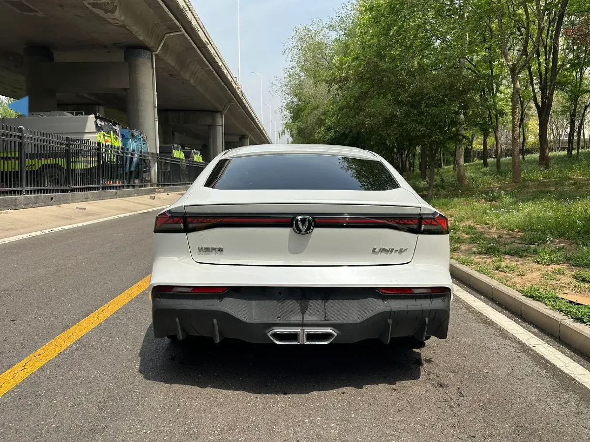 2024 ChangAn UNI-V iDD 1.5L 110HP L4 E-CVT PHEV 18.99KWH,autocango,china used car exporter,china ev exporter,chinese used car exporter,chinese used ev exporter