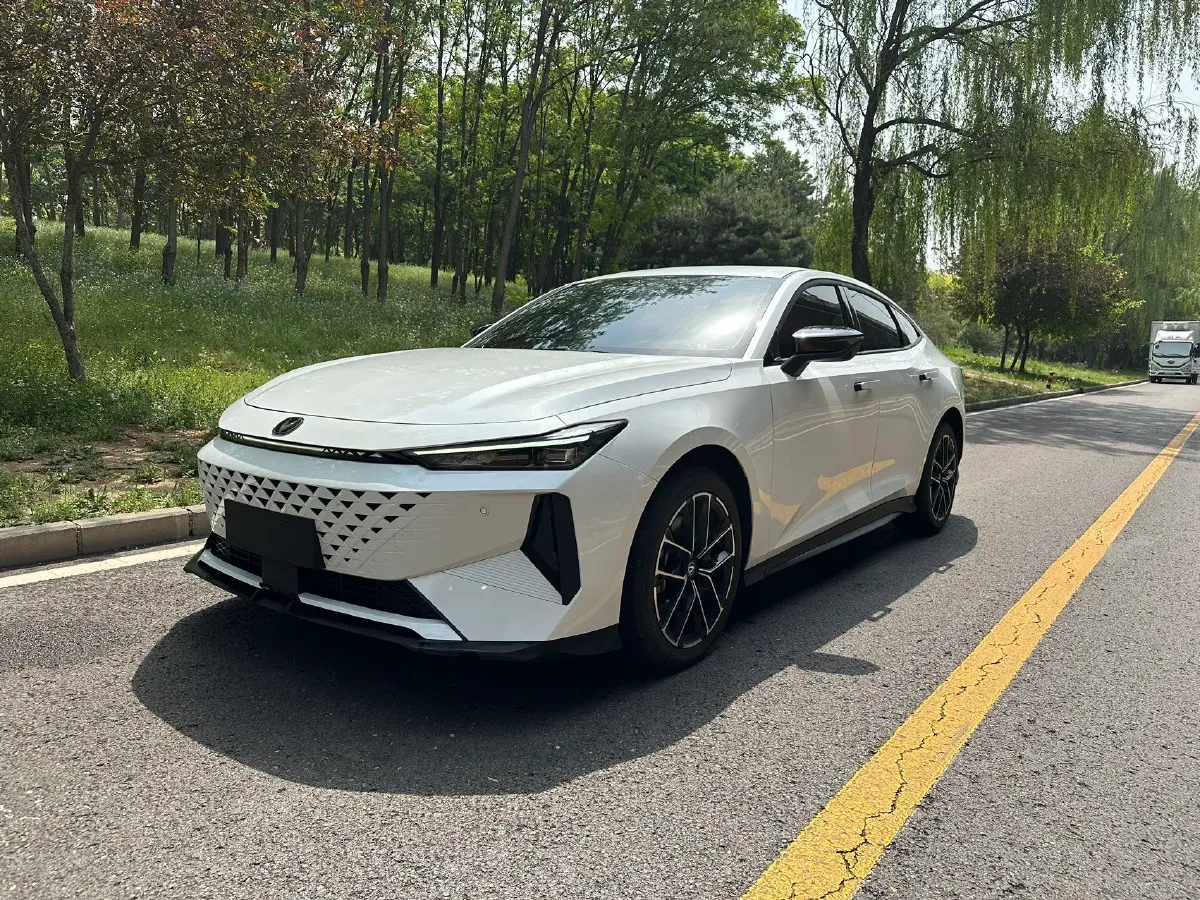 2024 ChangAn UNI-V iDD 1.5L 110HP L4 E-CVT PHEV 18.99KWH,autocango,china used car exporter,china ev exporter,chinese used car exporter,chinese used ev exporter