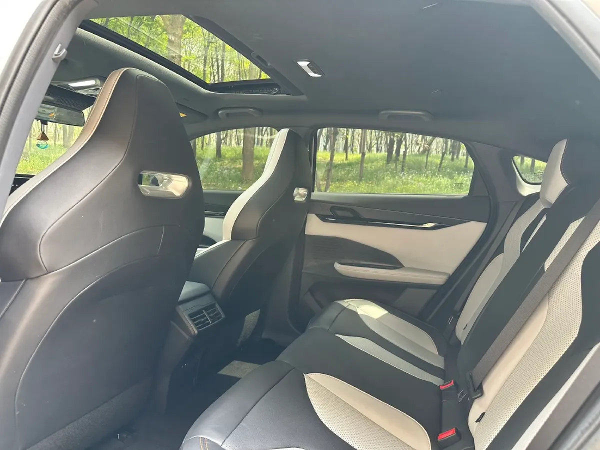 2024 ChangAn UNI-V iDD 1.5L 110HP L4 E-CVT PHEV 18.99KWH,autocango,china used car exporter,china ev exporter,chinese used car exporter,chinese used ev exporter