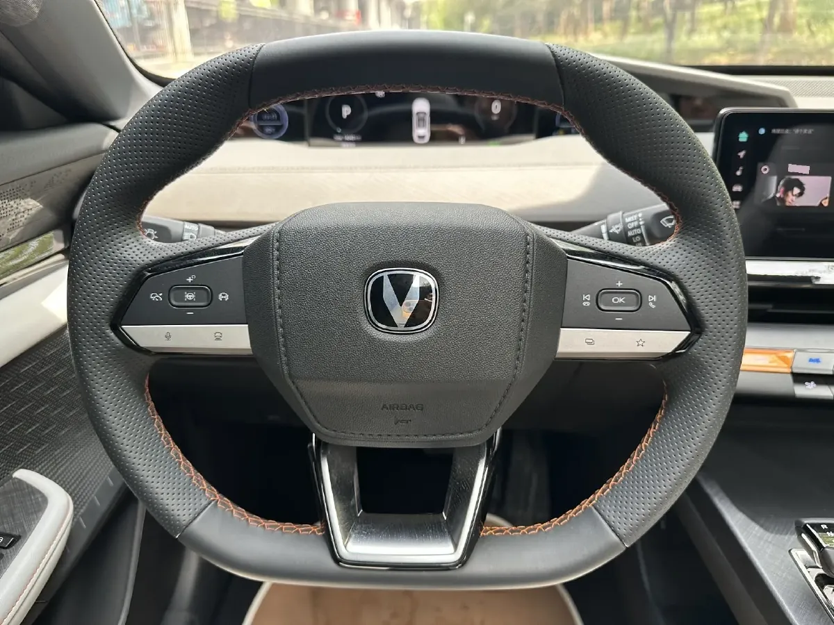 2024 ChangAn UNI-V iDD 1.5L 110HP L4 E-CVT PHEV 18.99KWH,autocango,china used car exporter,china ev exporter,chinese used car exporter,chinese used ev exporter