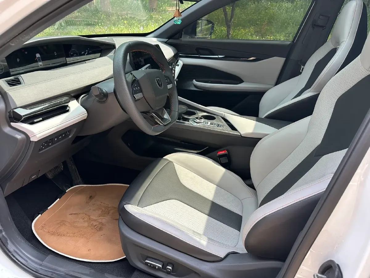 2024 ChangAn UNI-V iDD 1.5L 110HP L4 E-CVT PHEV 18.99KWH,autocango,china used car exporter,china ev exporter,chinese used car exporter,chinese used ev exporter