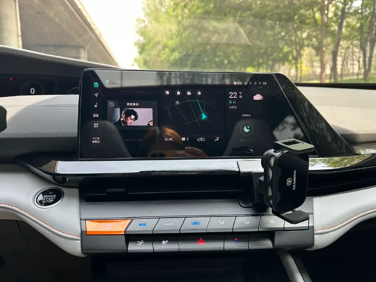 2024 ChangAn UNI-V iDD 1.5L 110HP L4 E-CVT PHEV 18.99KWH,autocango,china used car exporter,china ev exporter,chinese used car exporter,chinese used ev exporter