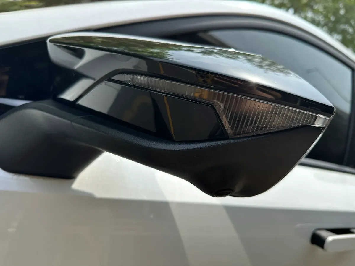 2024 ChangAn UNI-V iDD 1.5L 110HP L4 E-CVT PHEV 18.99KWH,autocango,china used car exporter,china ev exporter,chinese used car exporter,chinese used ev exporter