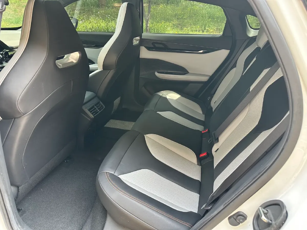 2024 ChangAn UNI-V iDD 1.5L 110HP L4 E-CVT PHEV 18.99KWH,autocango,china used car exporter,china ev exporter,chinese used car exporter,chinese used ev exporter