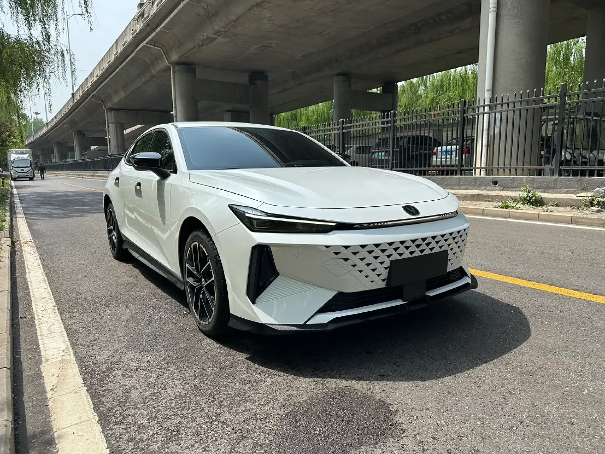 2024 ChangAn UNI-V iDD 1.5L 110HP L4 E-CVT PHEV 18.99KWH,autocango,china used car exporter,china ev exporter,chinese used car exporter,chinese used ev exporter