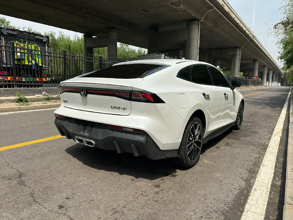 2024 ChangAn UNI-V iDD 1.5L 110HP L4 E-CVT PHEV 18.99KWH,autocango,china used car exporter,china ev exporter,chinese used car exporter,chinese used ev exporter