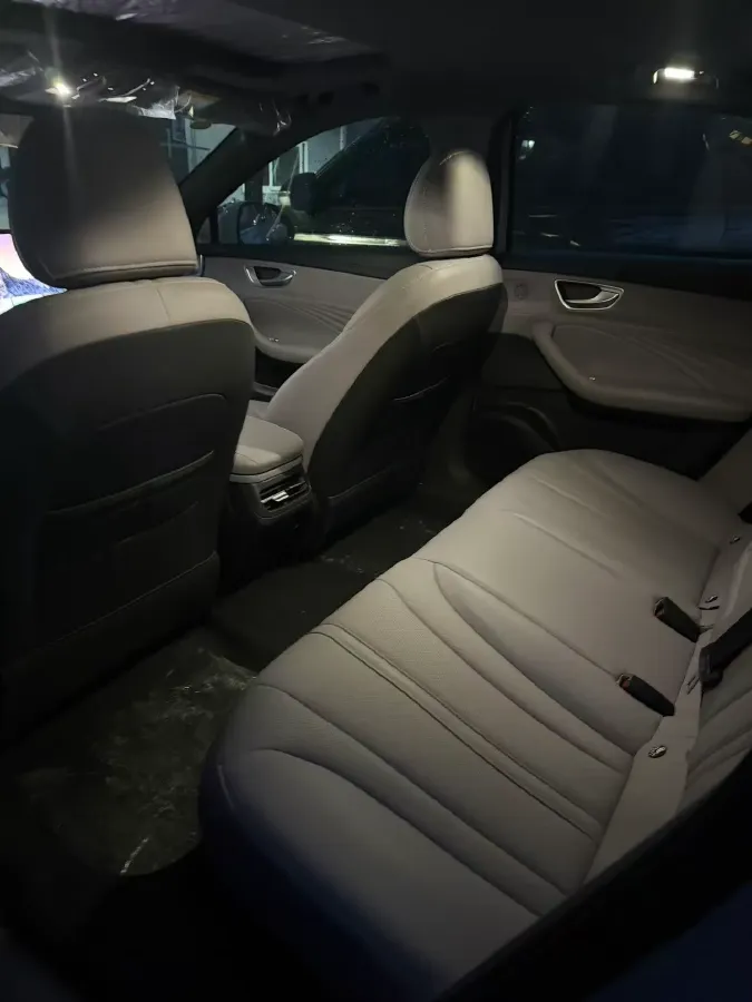 2025 Roewe M7 DMH 1.5L 112HP L4 1DHT PHEV,autocango,china used car exporter,china ev exporter,chinese used car exporter,chinese used ev exporter