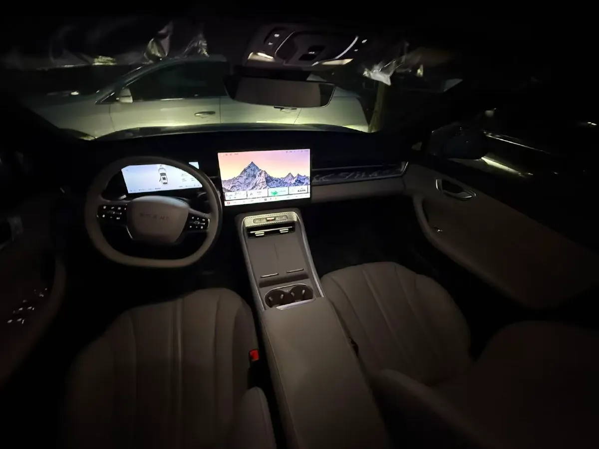 2025 Roewe M7 DMH 1.5L 112HP L4 1DHT PHEV,autocango,china used car exporter,china ev exporter,chinese used car exporter,chinese used ev exporter