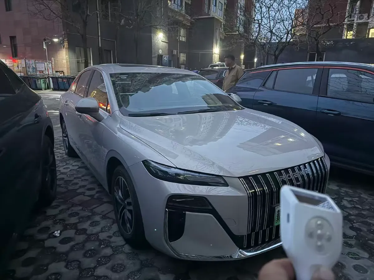 2025 Roewe M7 DMH 1.5L 112HP L4 1DHT PHEV,autocango,china used car exporter,china ev exporter,chinese used car exporter,chinese used ev exporter