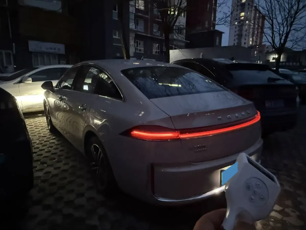 2025 Roewe M7 DMH 1.5L 112HP L4 1DHT PHEV,autocango,china used car exporter,china ev exporter,chinese used car exporter,chinese used ev exporter