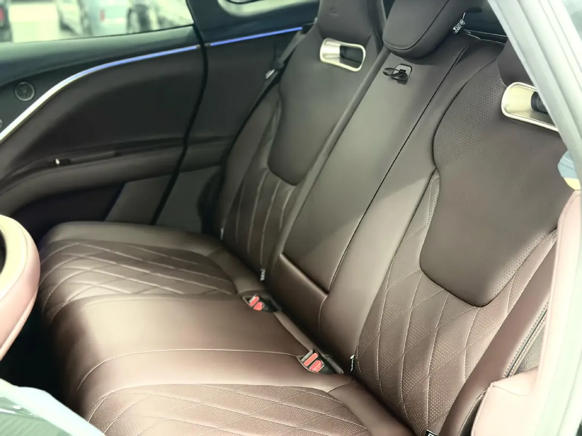 2025 Avatr 11 1.5T 156HP L4 REEV,autocango,china used car exporter,china ev exporter,chinese used car exporter,chinese used ev exporter