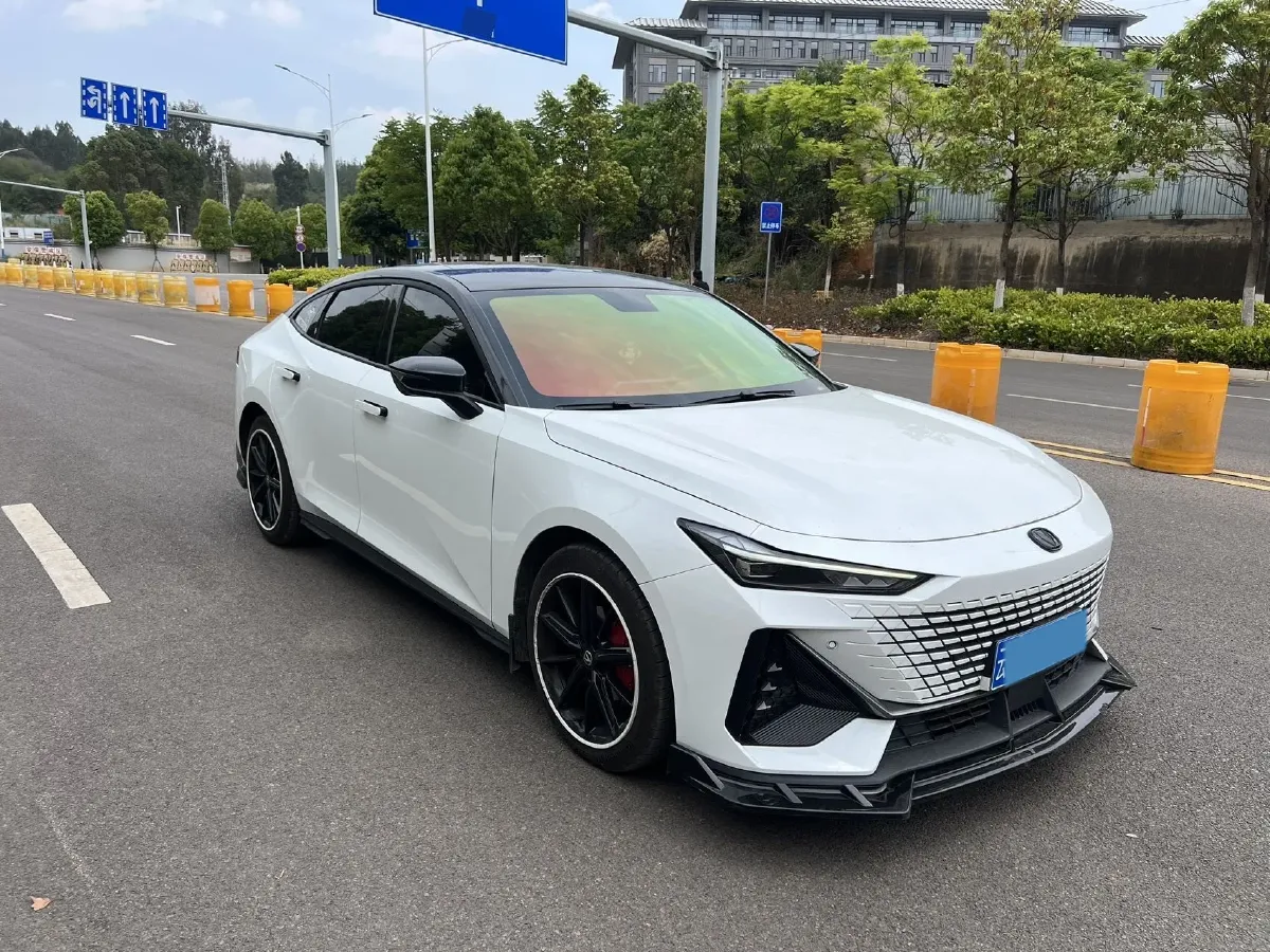 2022 ChangAn UNI-V 1.5T 188HP L4 7DCT,autocango,china used car exporter,china ev exporter,chinese used car exporter,chinese used ev exporter