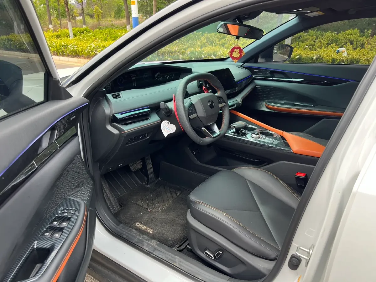 2022 ChangAn UNI-V 1.5T 188HP L4 7DCT,autocango,china used car exporter,china ev exporter,chinese used car exporter,chinese used ev exporter