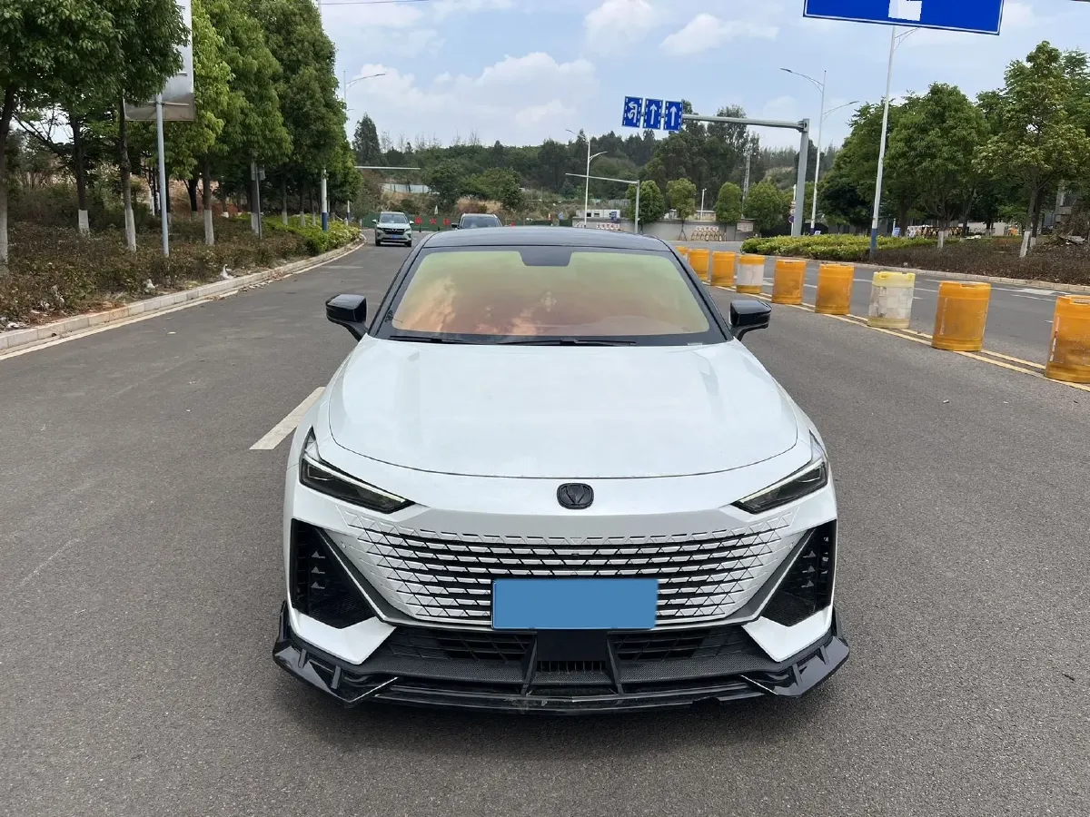 2022 ChangAn UNI-V 1.5T 188HP L4 7DCT,autocango,china used car exporter,china ev exporter,chinese used car exporter,chinese used ev exporter