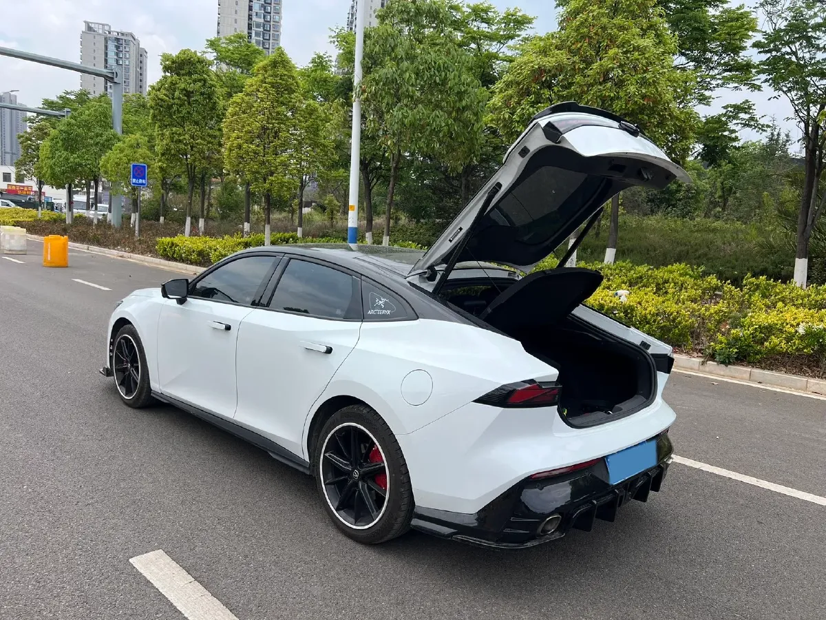 2022 ChangAn UNI-V 1.5T 188HP L4 7DCT,autocango,china used car exporter,china ev exporter,chinese used car exporter,chinese used ev exporter