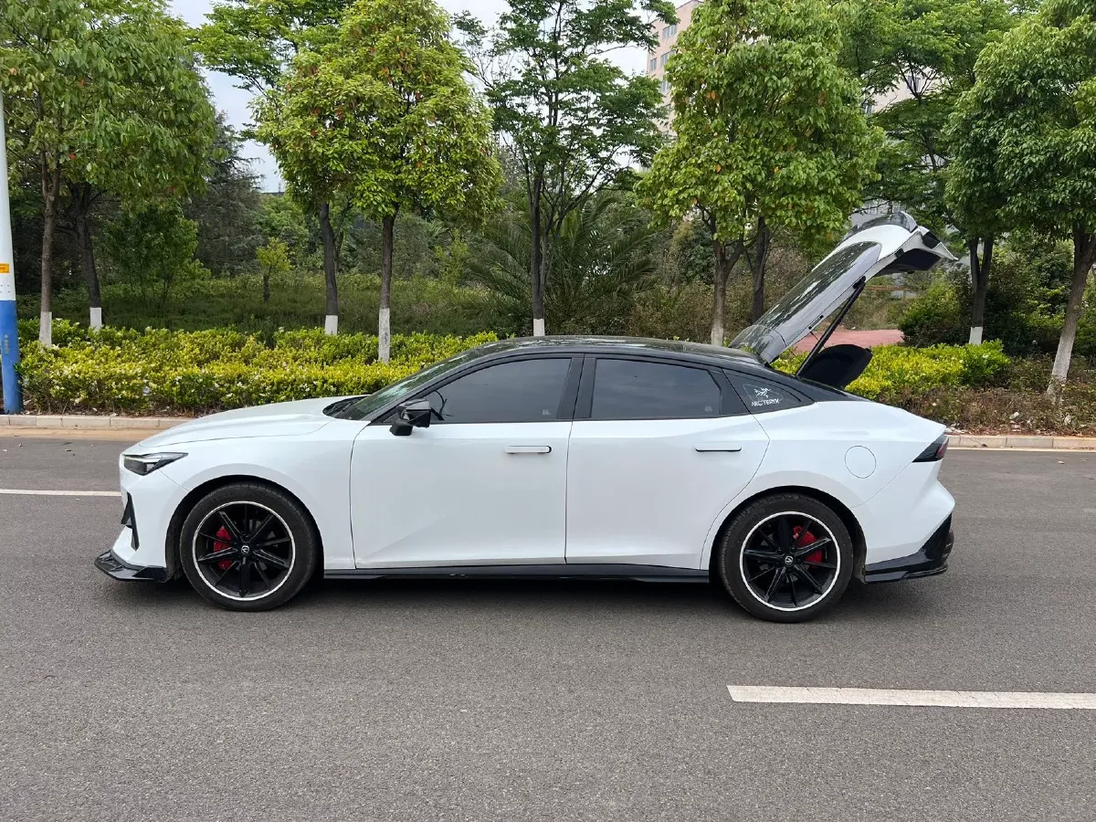 2022 ChangAn UNI-V 1.5T 188HP L4 7DCT,autocango,china used car exporter,china ev exporter,chinese used car exporter,chinese used ev exporter