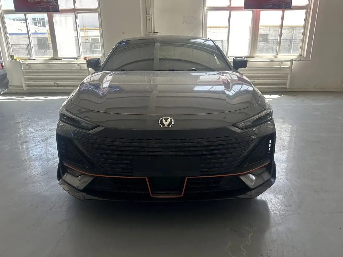 2023 ChangAn UNI-V 1.5T 188HP L4 7DCT,autocango,china used car exporter,china ev exporter,chinese used car exporter,chinese used ev exporter