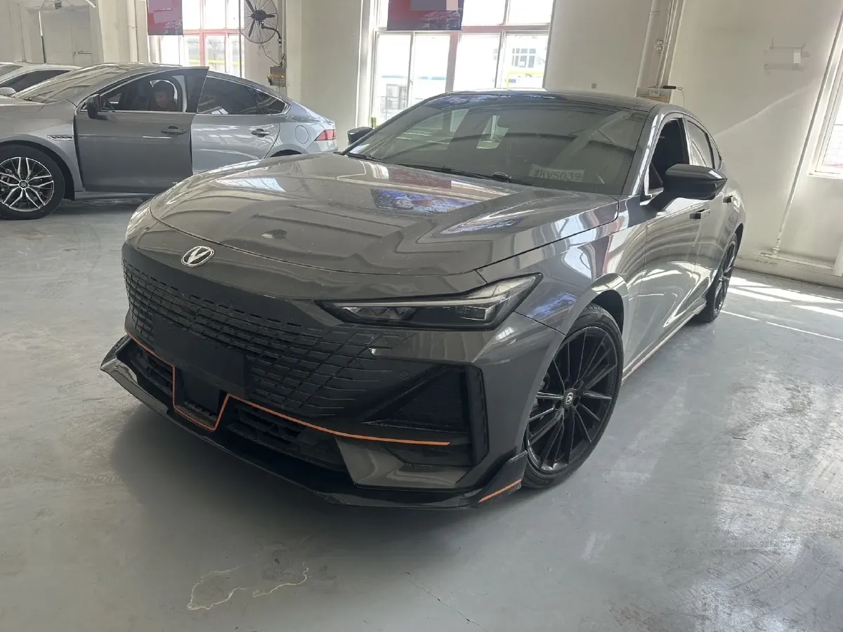 2023 ChangAn UNI-V 1.5T 188HP L4 7DCT,autocango,china used car exporter,china ev exporter,chinese used car exporter,chinese used ev exporter