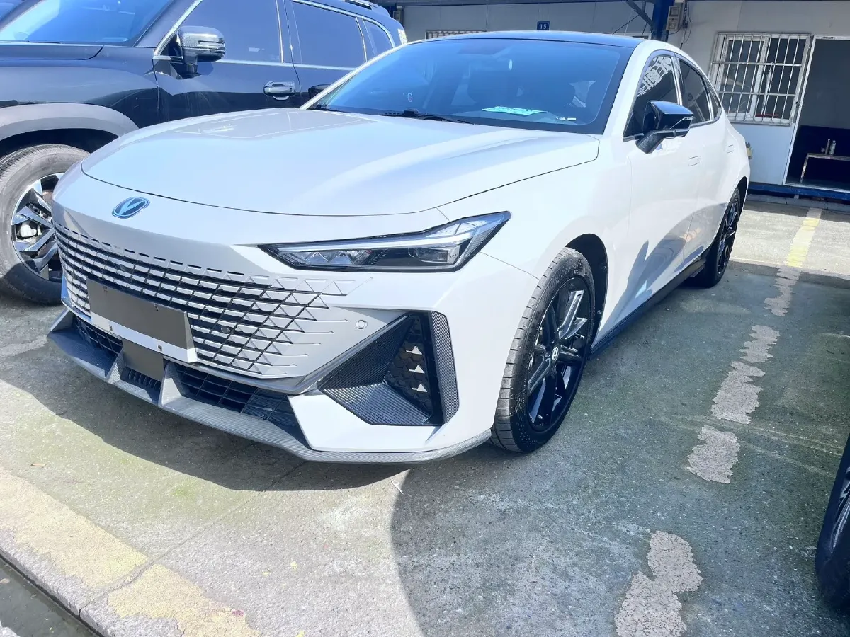 2022 ChangAn UNI-V 1.5T 188HP L4 7DCT,autocango,china used car exporter,china ev exporter,chinese used car exporter,chinese used ev exporter