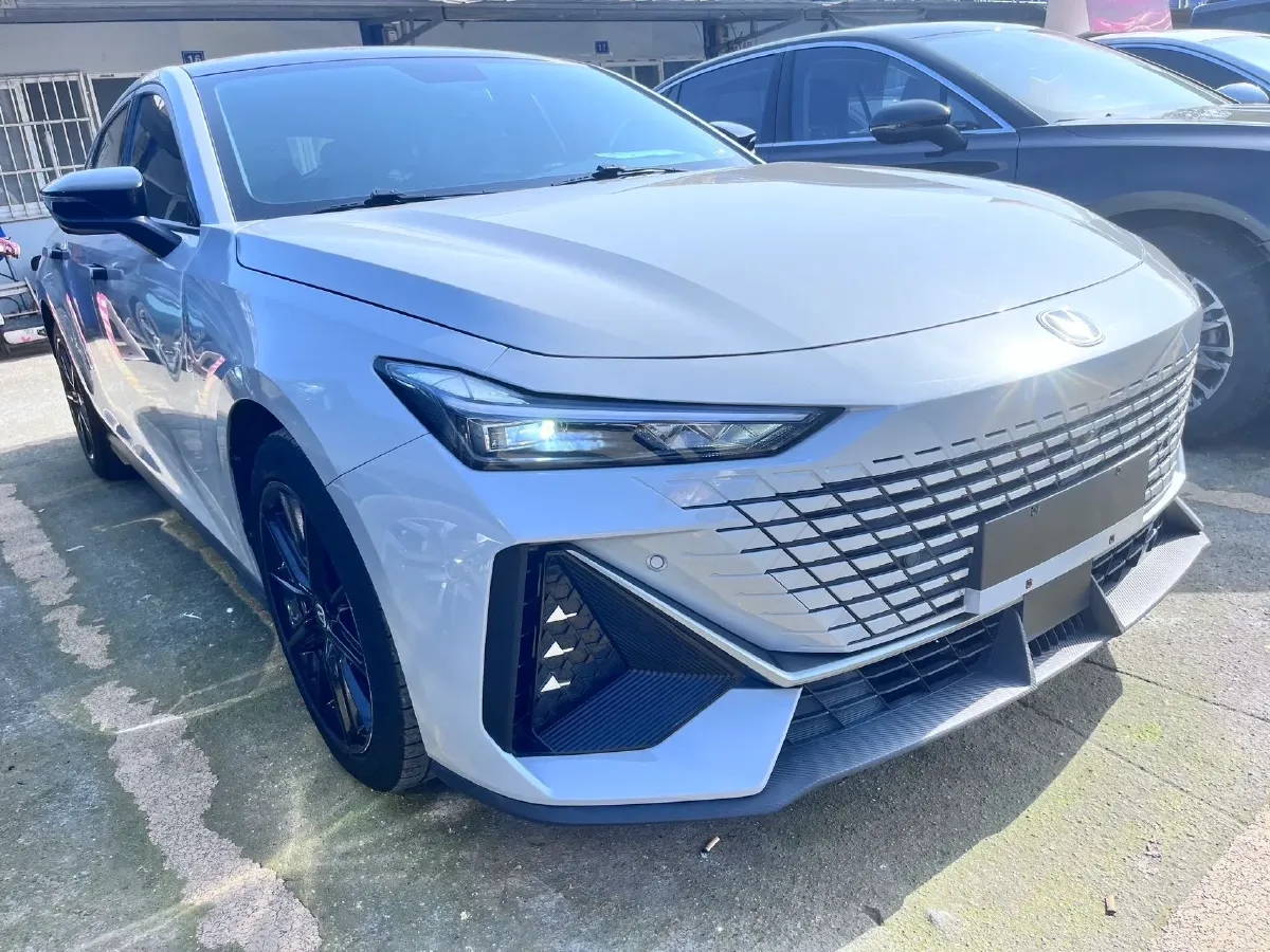 2022 ChangAn UNI-V 1.5T 188HP L4 7DCT,autocango,china used car exporter,china ev exporter,chinese used car exporter,chinese used ev exporter