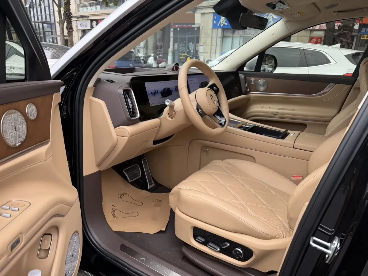 2025 AITO AITO M9 REEV 160HP REEV 52KWH,autocango,china used car exporter,china ev exporter,chinese used car exporter,chinese used ev exporter