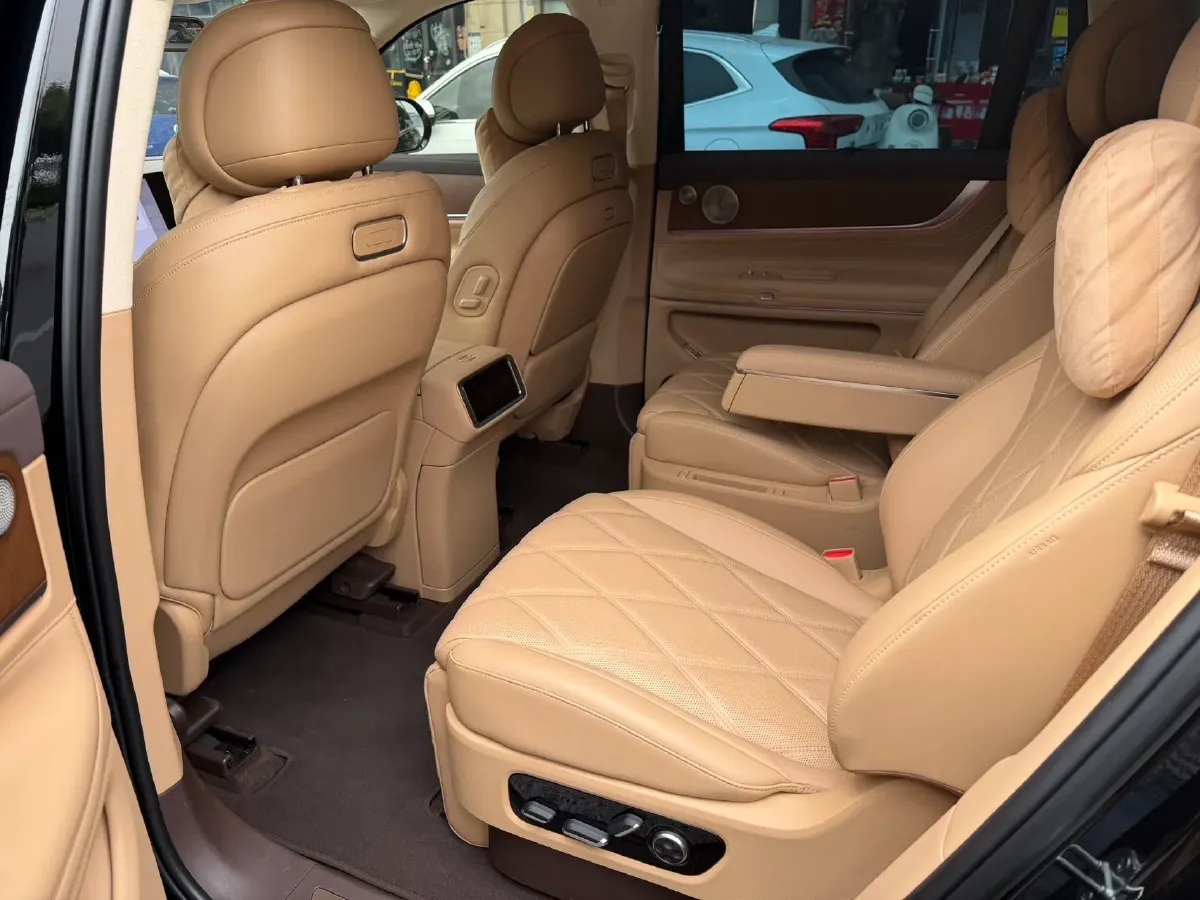 2025 AITO AITO M9 REEV 160HP REEV 52KWH,autocango,china used car exporter,china ev exporter,chinese used car exporter,chinese used ev exporter