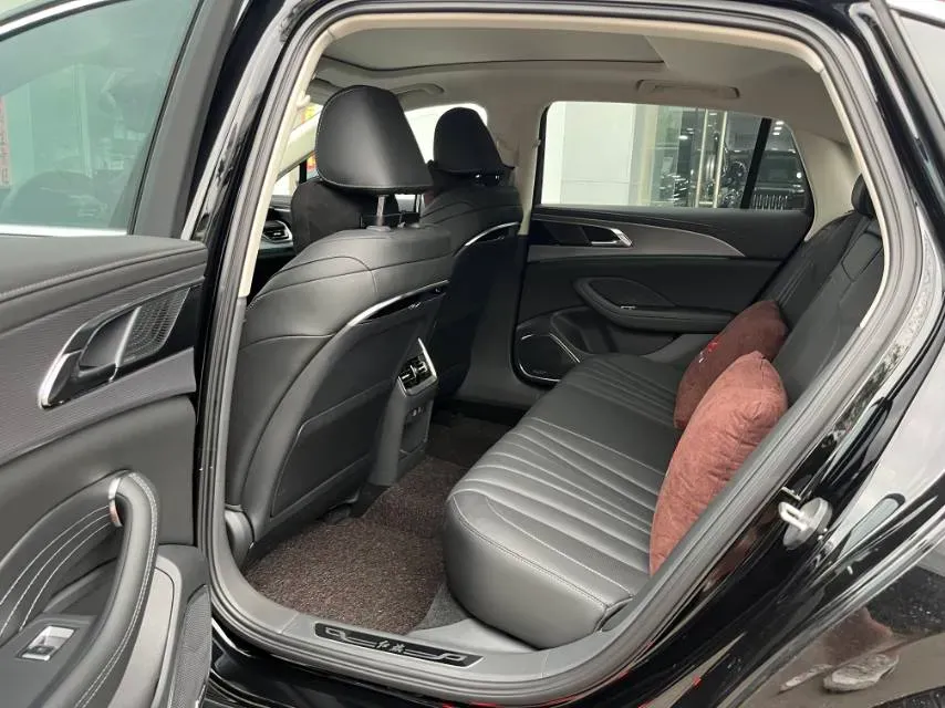 2024 HongQi H5 2.0T 224HP L4 8AT,autocango,china used car exporter,china ev exporter,chinese used car exporter,chinese used ev exporter