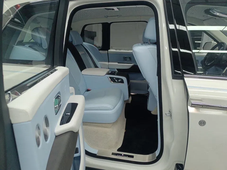 2025 Mansory Cullinan 6.7T 600HP V12 8AT,autocango,china used car exporter,china ev exporter,chinese used car exporter,chinese used ev exporter