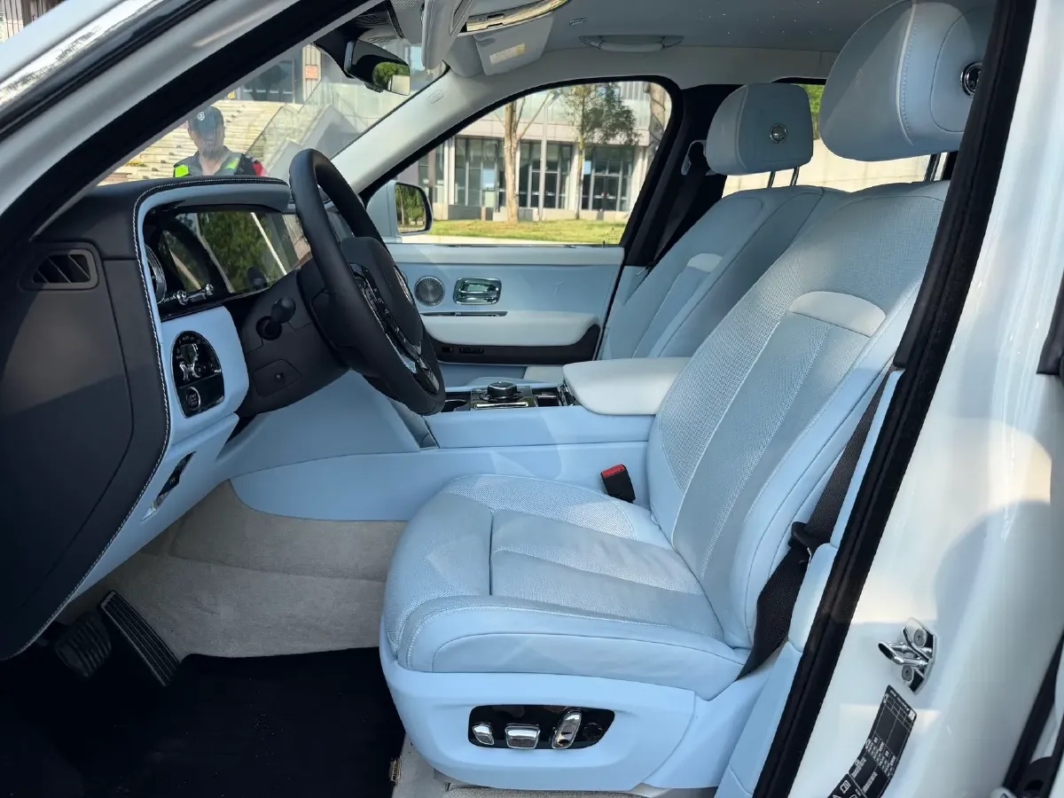 2025 Mansory Cullinan 6.7T 600HP V12 8AT,autocango,china used car exporter,china ev exporter,chinese used car exporter,chinese used ev exporter