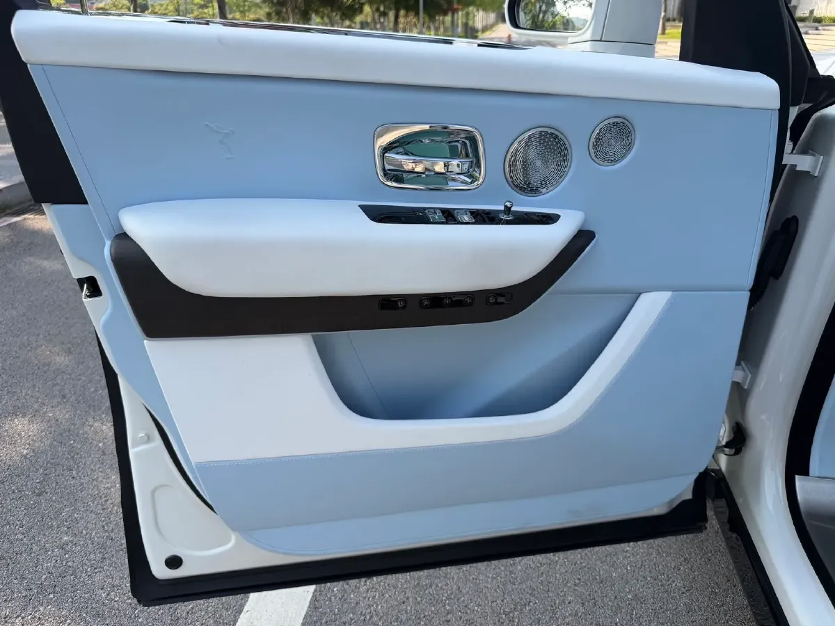 2025 Mansory Cullinan 6.7T 600HP V12 8AT,autocango,china used car exporter,china ev exporter,chinese used car exporter,chinese used ev exporter