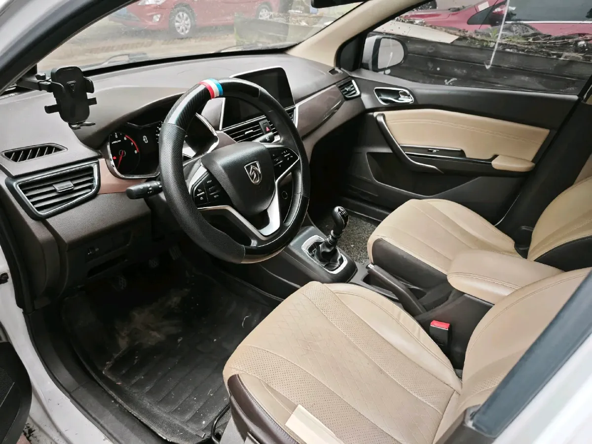 2017 BaoJun 310W 1.5L 112HP L4 6MT,autocango,china used car exporter,china ev exporter,chinese used car exporter,chinese used ev exporter