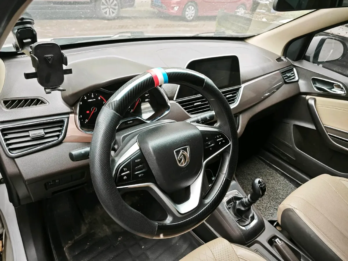 2017 BaoJun 310W 1.5L 112HP L4 6MT,autocango,china used car exporter,china ev exporter,chinese used car exporter,chinese used ev exporter