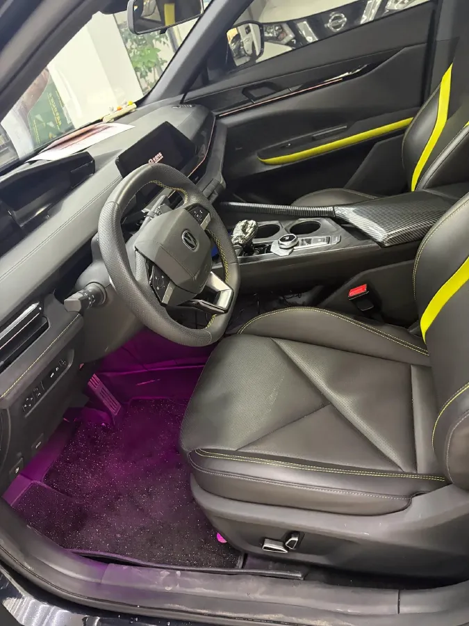 2022 ChangAn UNI-V 1.5T 188HP L4 7DCT,autocango,china used car exporter,china ev exporter,chinese used car exporter,chinese used ev exporter