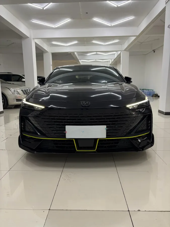 2022 ChangAn UNI-V 1.5T 188HP L4 7DCT,autocango,china used car exporter,china ev exporter,chinese used car exporter,chinese used ev exporter