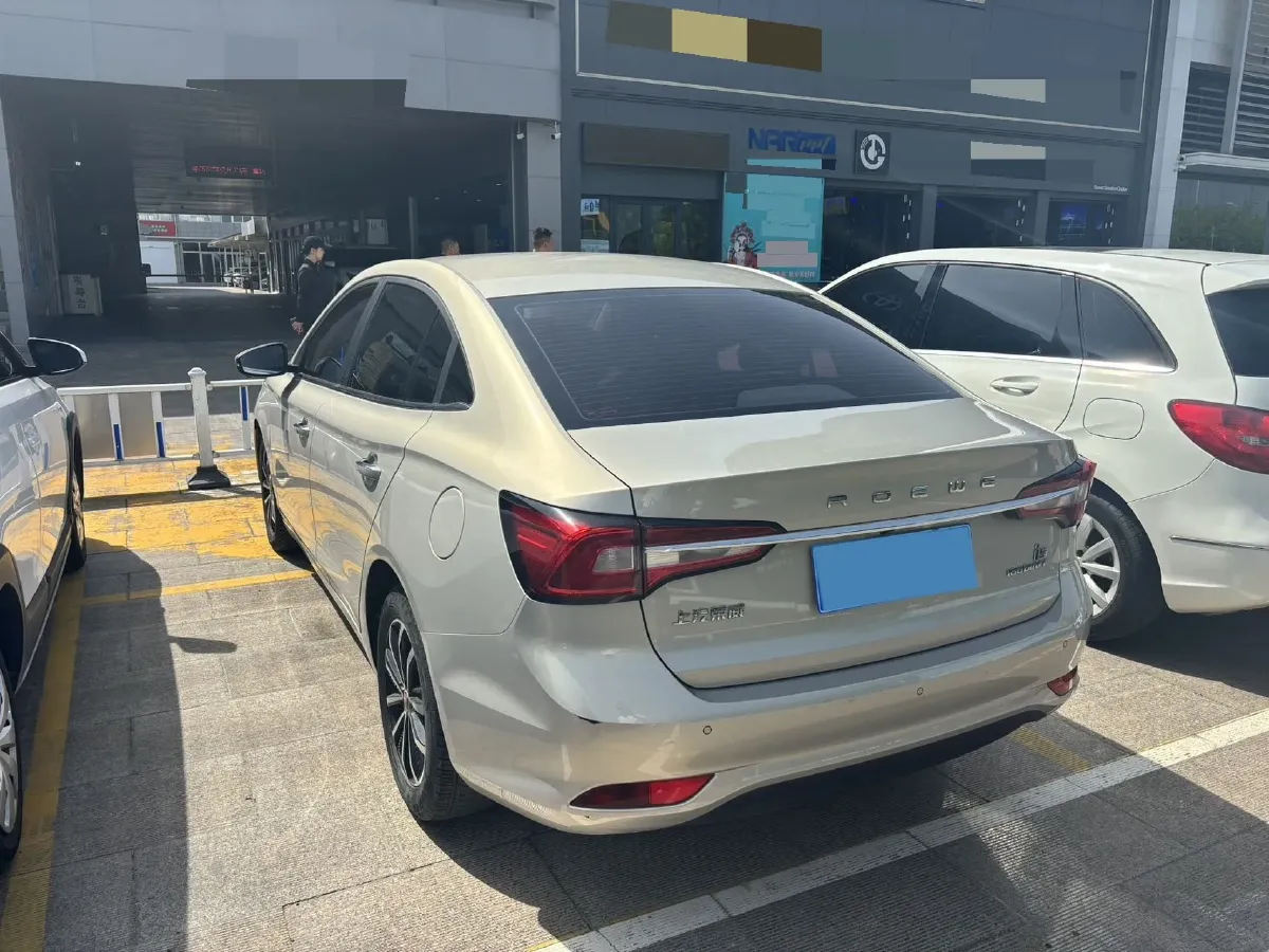 2020 Roewe i5 1.5L 120HP L4 CVT,autocango,china used car exporter,china ev exporter,chinese used car exporter,chinese used ev exporter