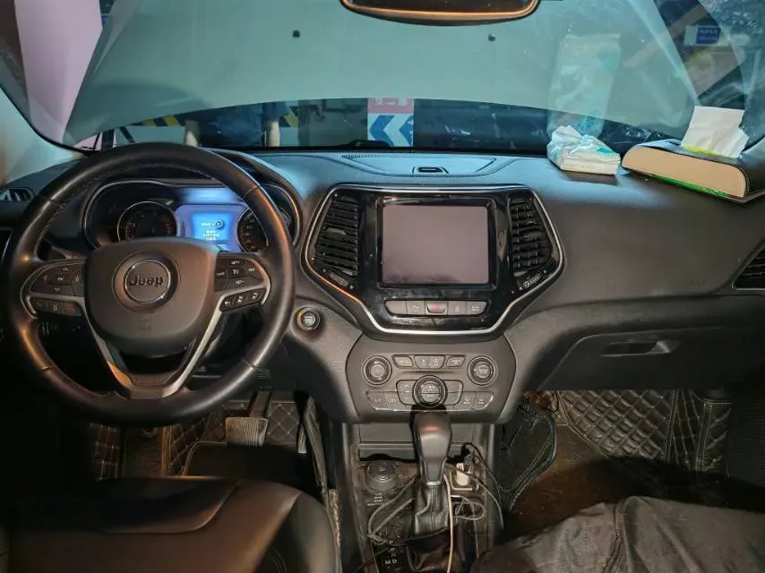 2019 Jeep Cherokee 2.0T 265HP L4 9AT,autocango,china used car exporter,china ev exporter,chinese used car exporter,chinese used ev exporter