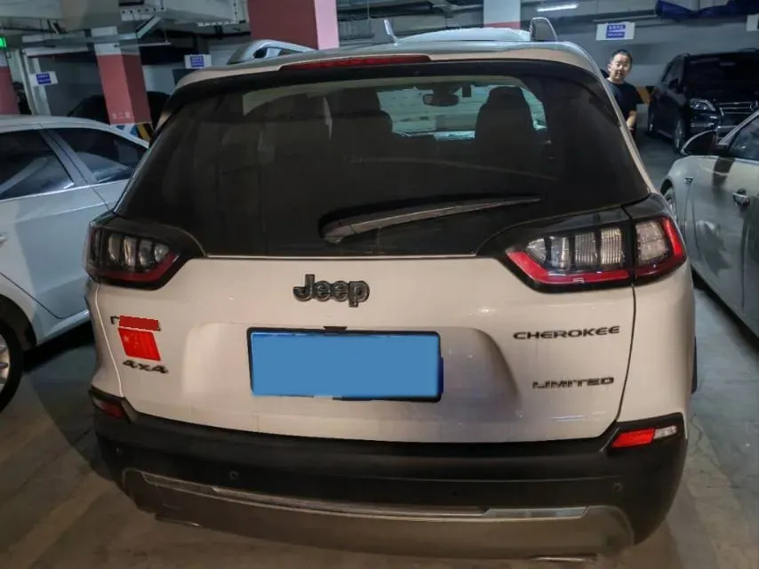 2019 Jeep Cherokee 2.0T 265HP L4 9AT,autocango,china used car exporter,china ev exporter,chinese used car exporter,chinese used ev exporter